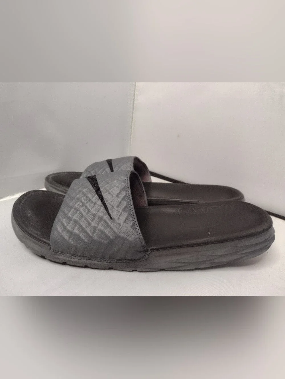 Nike Benassi Solarsoft 705474-090 Slides Sandals Grey Black Slip On Men's 11 HH